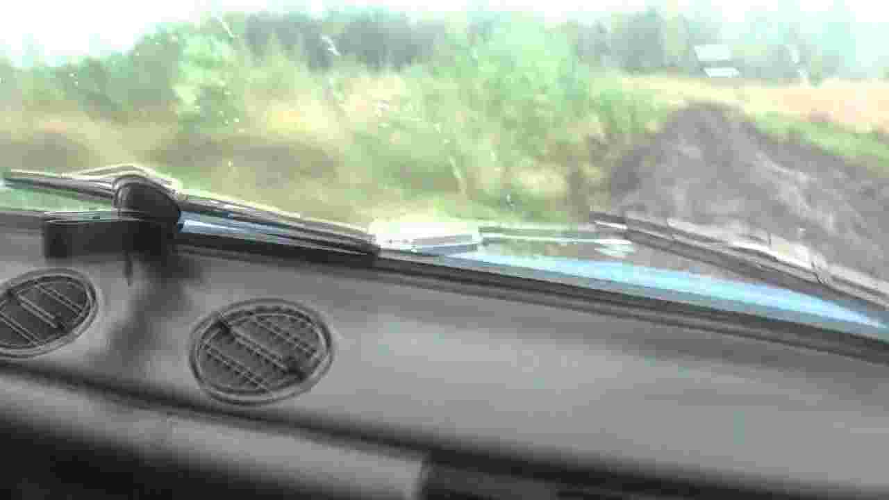 Гонки по разбитой дороге на ВАЗ 2102 от первого лица, тазы валят 2015