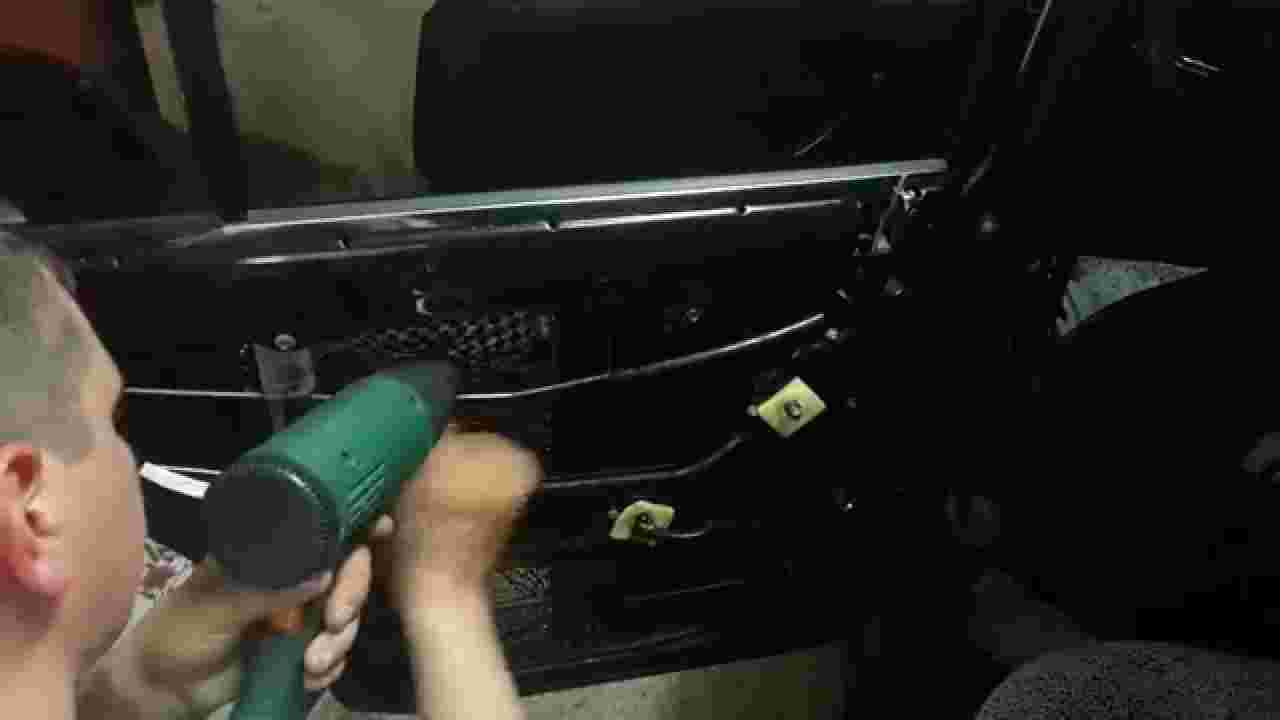 Шумоизоляция автомобиля ВАЗ 2107 своими руками(задняя дверь)STP /insulation car