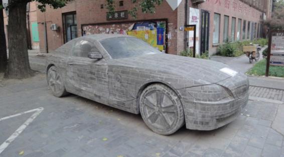 В Пекине появилась каменная скульптура купе Бмв Z4